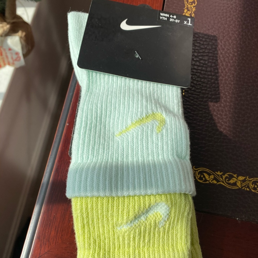 new nike two toned socks !